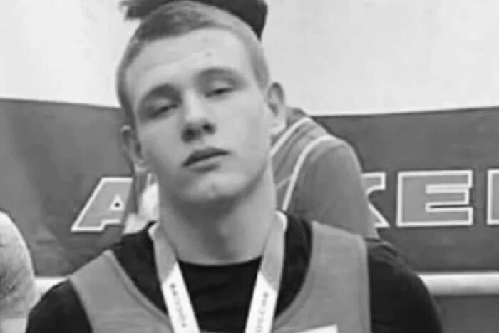 Видатний російський паверліфтер трагічно загинув в автокатастрофі після телефонної розмови з шахраями