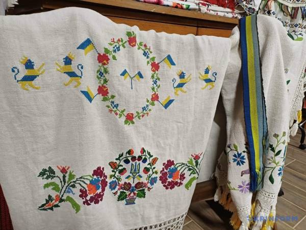 Вишиванки з давніх світлин 24