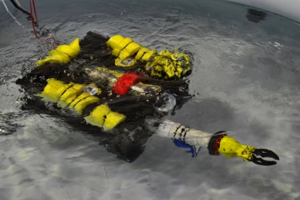 Китай може перерізати підводні кабелі на глибині 3,5 км