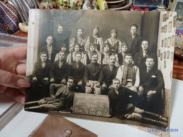 Вишиванки з давніх світлин 16