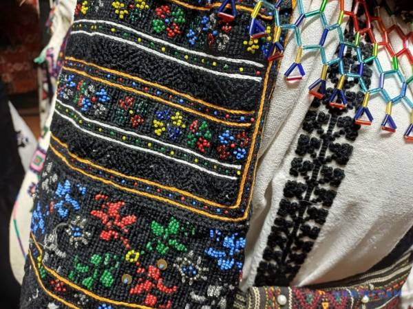 Вишиванки з давніх світлин 23