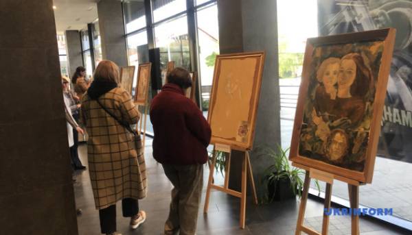 У Чернівцях до 90-річчя режисера Юрія Іллєнка презентували виставку його картин 9