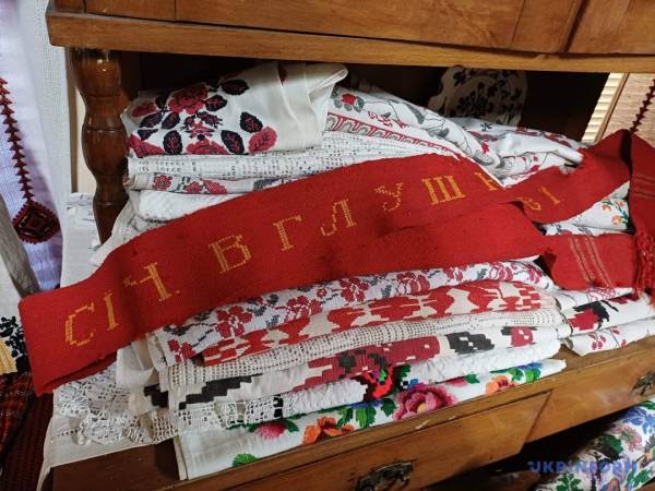 Вишиванки з давніх світлин 25