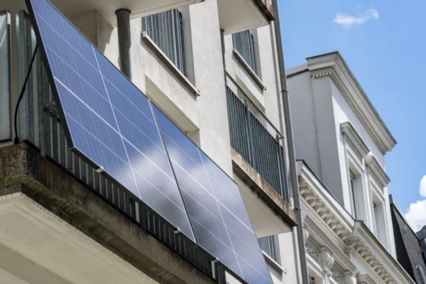 Sonnenlicht-Kraftwerke: US-Balkone könnten bald legal Energie erzeugen 2
