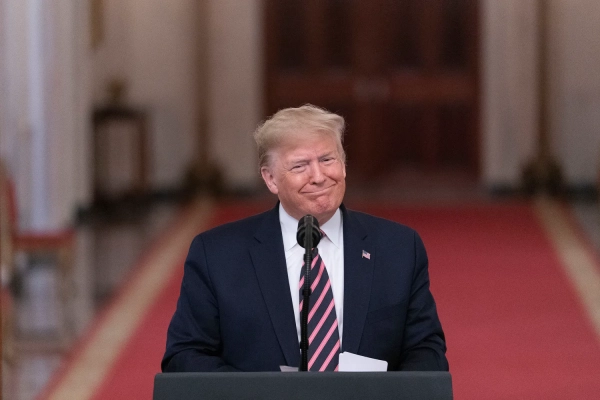 Лікар: Дональд Трамп має прекрасне самопочуття, однак страждає від набряку ноги та синців на руках. 9 Лікар: Дональд Трамп має прекрасне самопочуття, однак страждає від набряку ноги та синців на руках. 7
