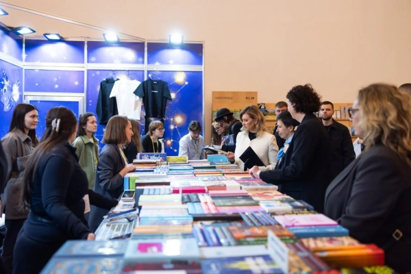 "Книжковий Арсенал": які видання вподобала перша леді та що президент України подарував голові уряду Швеції 16