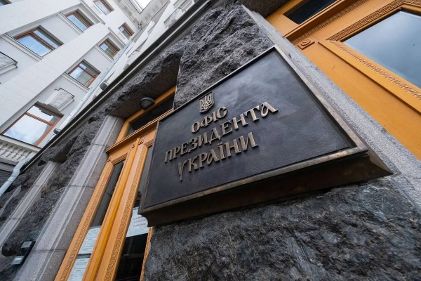 Радник голови Офісу Президента заявив, що Зеленський відкритий до переговорів з Путіним у будь-якому місці, але не на території Росії. 12