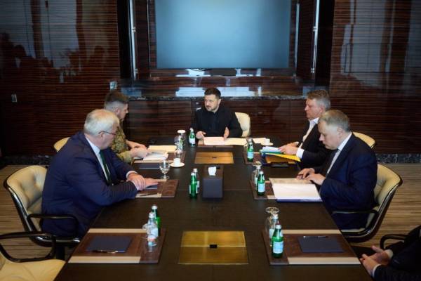 Зеленський засудив удари Ірану по ОАЕ: Готуємо нові рішення для безпеки на Близькому Сході 4