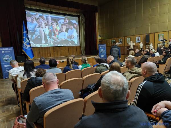 Кіно реабілітує поранених: дивись українське 10