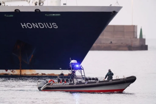 Іспанські медики піднялися на борт круїзного судна Hondius, де виявлено спалах хантавірусу 8