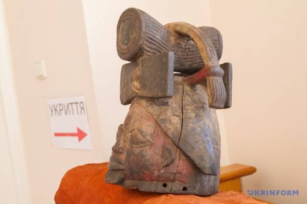 У Києві відкрилась виставка африканських масок 14