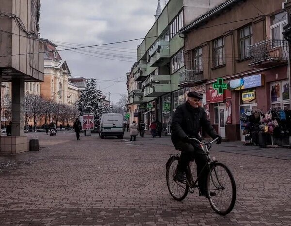 The Guardian знайшло в Україні угорців, які підтримують Орбана.
