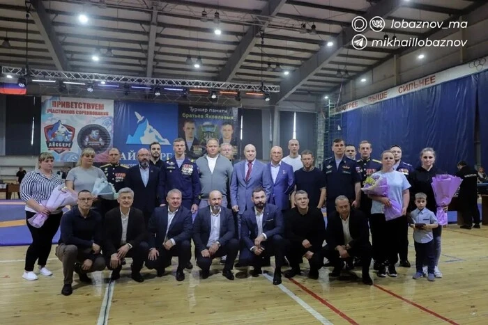 Голова Російської федерації бобслею Пегов відвідав церемонію вшанування загиблих окупантів.