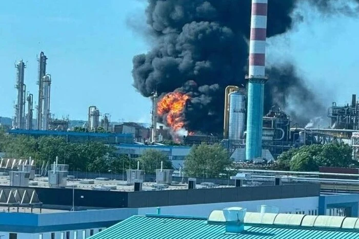 Вибух на нафтопереробному заводі в Угорщині: є жертви та постраждалі