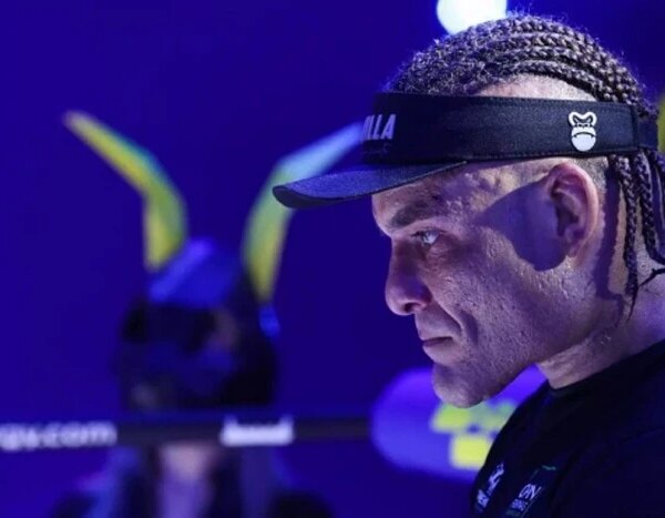 ЧАС НОВИН в Україні 46 Бразильського бійця UFC видворили з Росії перед його боєм в…