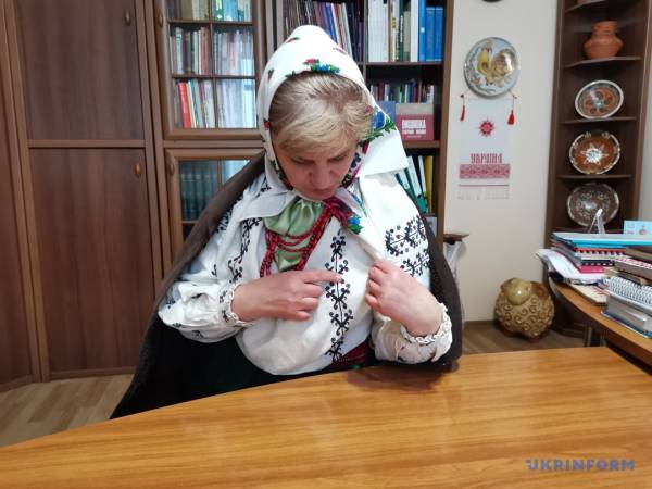 Як вінницькі майстрині жіночий характер у вишиванці «закодували» 12