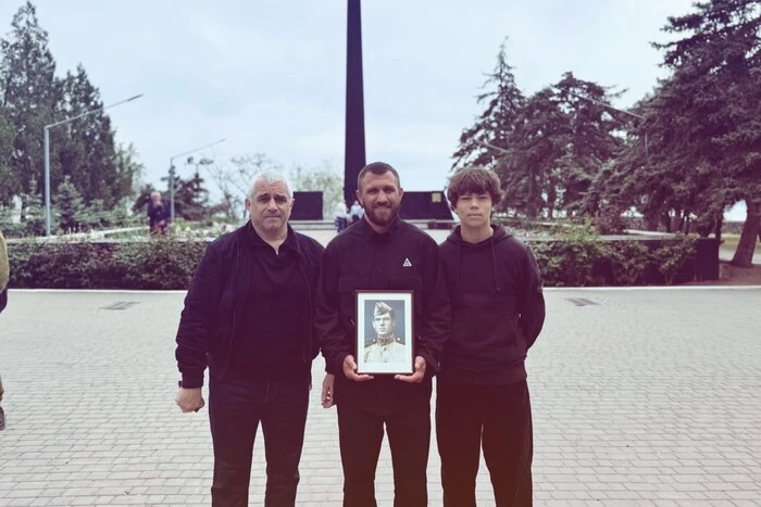 «Христос воскрес!». Ломаченко опублікував вітання з «днем великої перемоги»