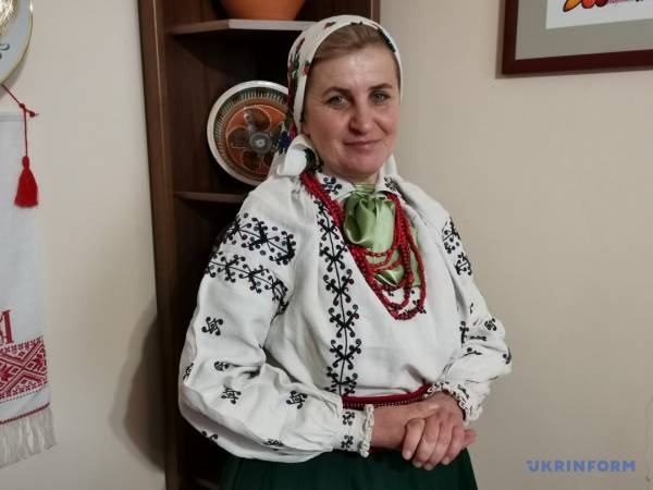 Як вінницькі майстрині жіночий характер у вишиванці «закодували» 9