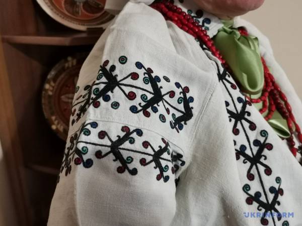Як вінницькі майстрині жіночий характер у вишиванці «закодували» 11