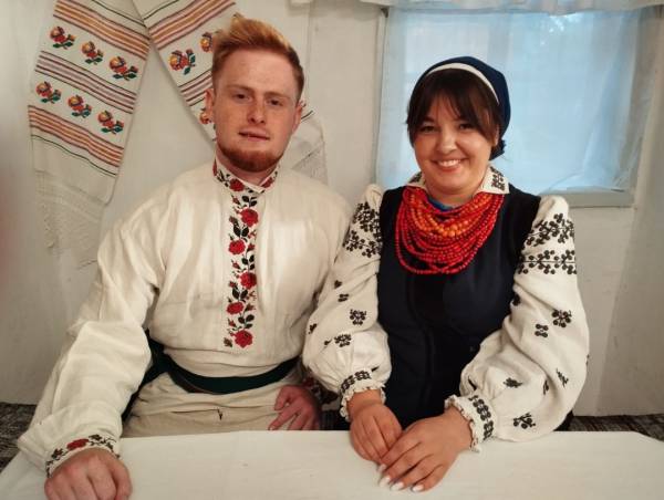 Як вінницькі майстрині жіночий характер у вишиванці «закодували» 10