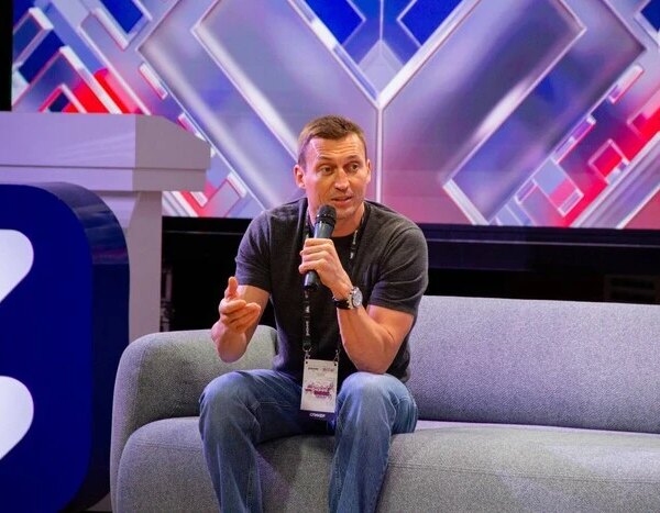 Олімпійський чемпіон Легков зазначив, що «Донецьк розвивається і відновлюється».