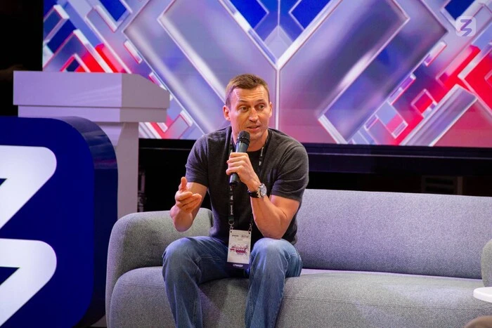 Олімпійський чемпіон Легков зазначив, що «Донецьк розвивається і відновлюється».