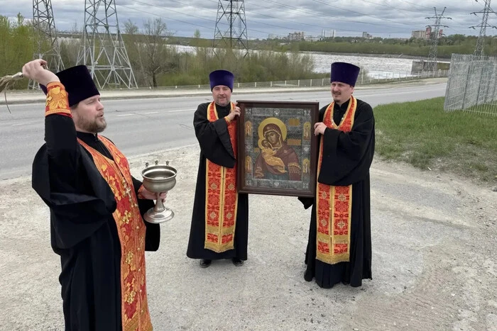 У російському місті Перм священики “оборонили” населений пункт від безпілотників&hellip;
