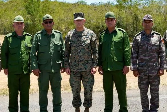 Командувач американських військ зустрівся з кубинськими військовими у Гуантанамо, що стало рідкісною&hellip;