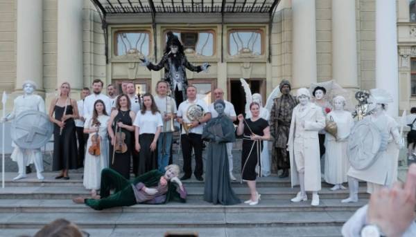 У Чернівцях вперше провели фестиваль вуличного театру TRALKA FEST 13 У Чернівцях вперше провели фестиваль вуличного театру TRALKA FEST 13