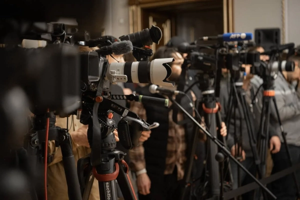 "Наша версія подій, що стосуються війни, та докази звірств, скоєних Росією" - Зеленський оприлюднив матеріали, створені репортерами 21 "Наша версія подій, що стосуються війни, та докази звірств, скоєних Росією" - Зеленський оприлюднив матеріали, створені репортерами 15