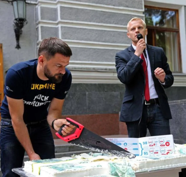 Grant Watch Ukraine "Стоп-паразит" розкрив 10 "відносно чесних" способів крадіжки коштів міжнародної допомоги "активістами"