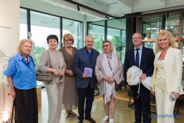 У Києві презентували збірку афоризмів та філософських ідей «100 дещо незвичних думок» 15