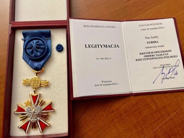 Президент Польщі Дуда розкритикував рішення про позбавлення Зеленського ордена Білого орла, назвавши це "стратегічною помилкою" та заявивши про повернення своєї нагороди. 4