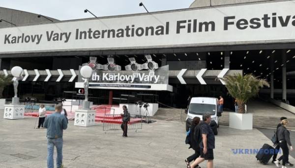 ЧАС НОВИН в Україні 45 На кінофестивалі у Карлових Варах відзначать номінантів на «Оскар» Меггі…