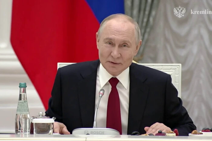 Кіт Леопольд надихнув Путіна на звернення до ворогів РФ