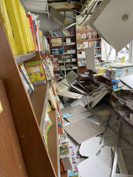У Києві через російську атаку пошкоджена книгарня видавництва «Ранок» 4 У Києві через російську атаку пошкоджена книгарня видавництва «Ранок» 4