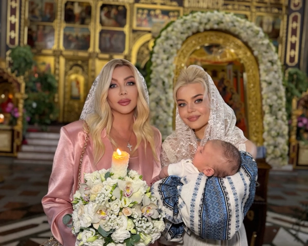 Співачка Аліна Гросу провела обряд хрещення для свого сина, а&hellip;