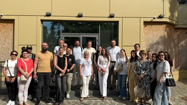 Вистава, поставлена обвинуваченим: лікар Odrex керує групою підтримки на судових&hellip;