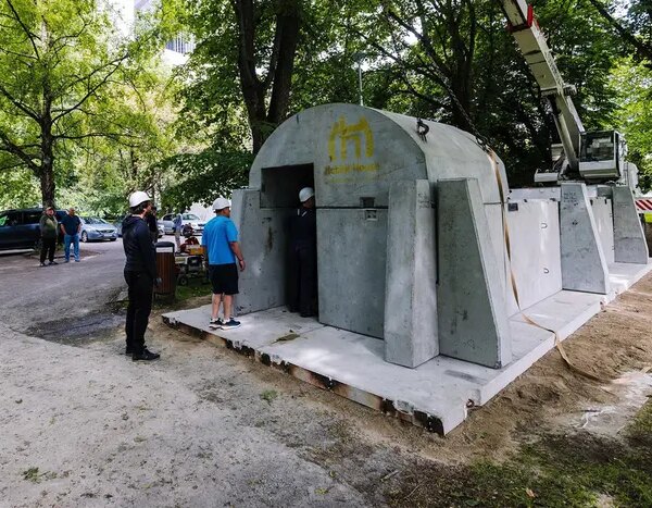 У Таллінні встановили першу модульну протиповітряну споруду.