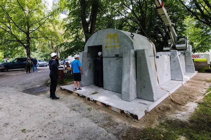 У Таллінні встановили першу модульну протиповітряну споруду.