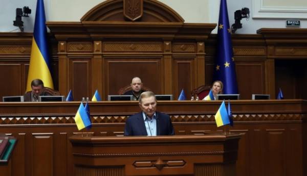 Стефанчук нагородив Кучму відзнакою імені Левка Лук’яненка