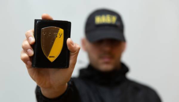 Нардепу повідомили про підозру за «вирішення питання» з колцентрами 8
