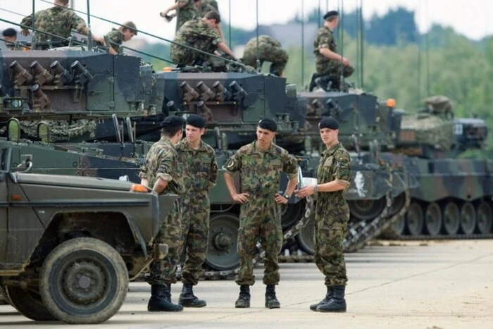 Швейцарія розміщує 4000 військових біля французького кордону на саміті G7