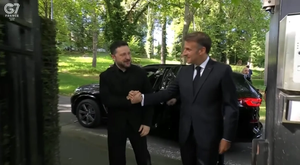 Зеленський прибув на саміт G7, де його зустрів Макрон. 6