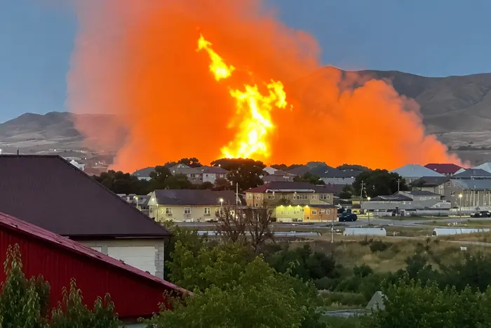 ЧАС НОВИН в Україні 63 Газопровід спалахнув після вибухів у Дагестані біля АЗС: відео масштабної…