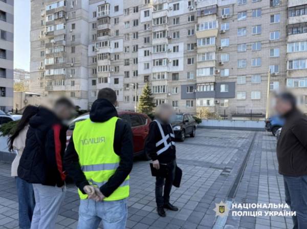 Міжнародні турне вигаданого гурту для виїзду за кордон: ексміністру культури оголосили підозру 8 Міжнародні турне вигаданого гурту для виїзду за кордон: ексміністру культури оголосили підозру 8