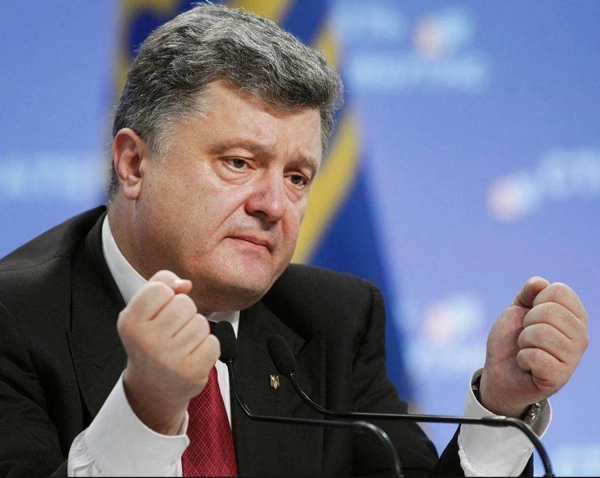 Вслід за Ющенком та Кучмою Порошенко відмовився від найвищого ордену Польщі через скандал із Зеленським