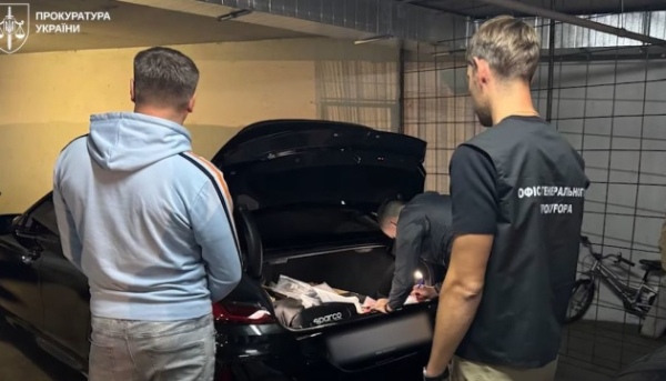 Демонтували оборонний завод для здачі на брухт та придбали дорогі автомобілі: колишньому керівнику висунули нове обвинувачення
