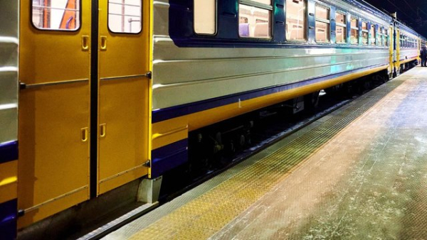 Київські міські експреси робитимуть зупинки під час повітряних тривог у столиці наступними днями.