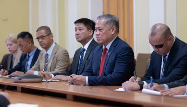 До України вперше прибула офіційна делегація Міноборони Філіппін 3 До України вперше прибула офіційна делегація Міноборони Філіппін 3